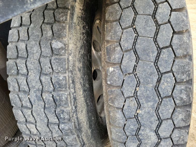 image for item DZ6608 2016 Mack CXU613 semi truck