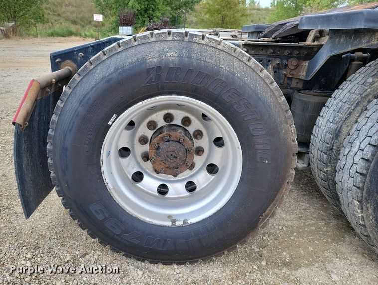 image for item DZ6608 2016 Mack CXU613 semi truck