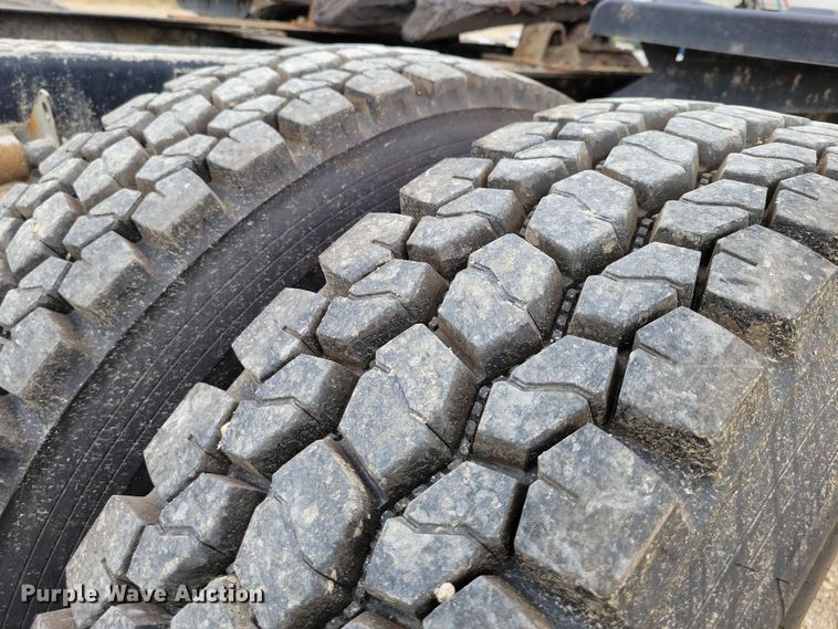 image for item DZ6608 2016 Mack CXU613 semi truck