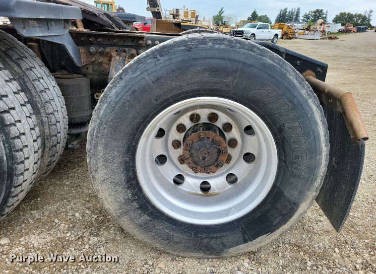 image for item DZ6608 2016 Mack CXU613 semi truck