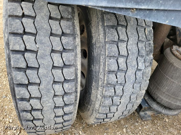 image for item DZ6608 2016 Mack CXU613 semi truck