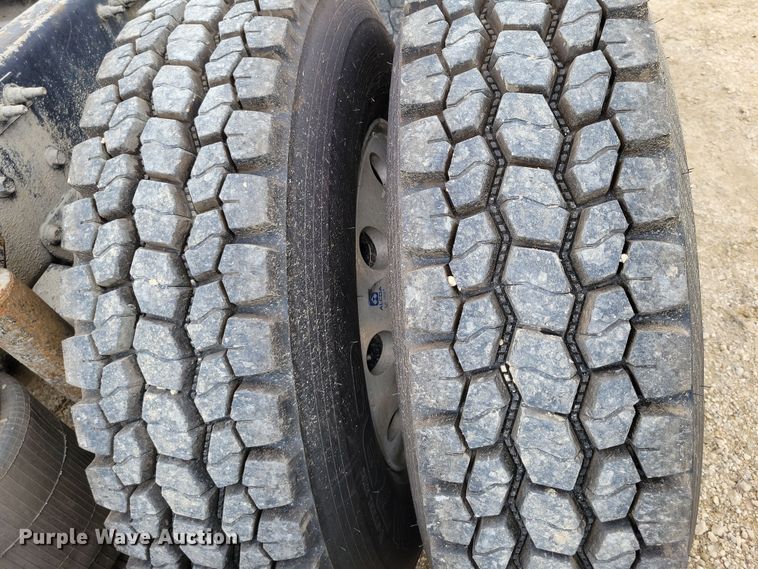 image for item DZ6608 2016 Mack CXU613 semi truck