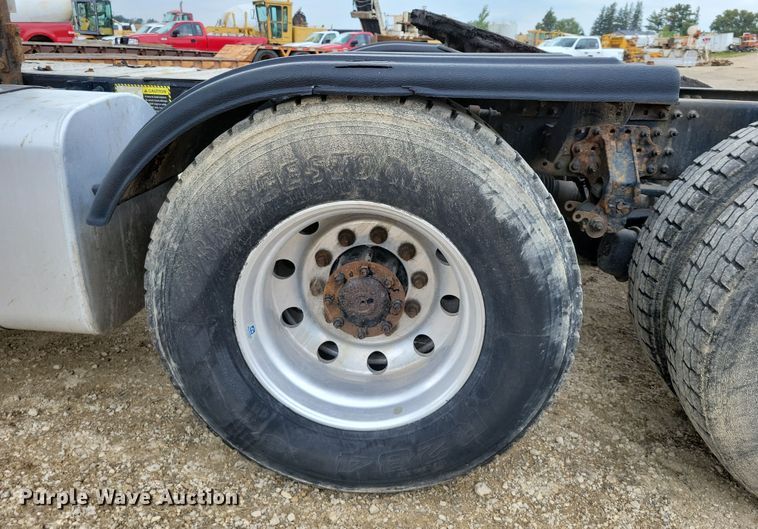 image for item DZ6608 2016 Mack CXU613 semi truck