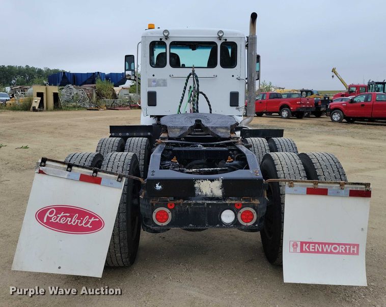 image for item DZ6623 2018 Peterbilt  567 semi truck