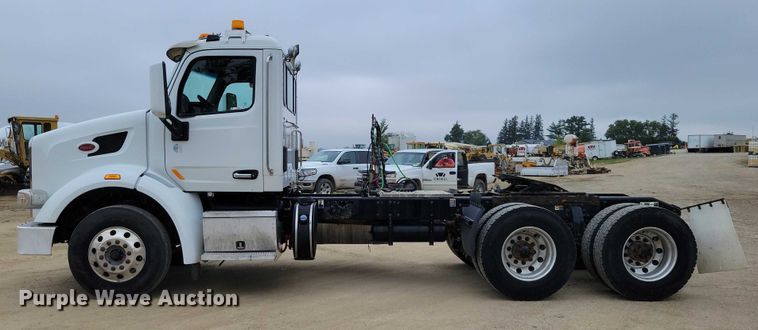 image for item DZ6623 2018 Peterbilt  567 semi truck