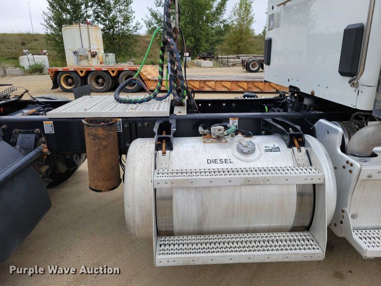 image for item DZ6623 2018 Peterbilt  567 semi truck