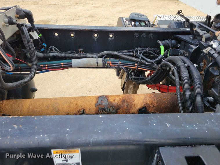 image for item DZ6623 2018 Peterbilt  567 semi truck