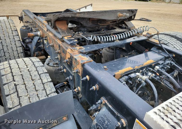 image for item DZ6623 2018 Peterbilt  567 semi truck