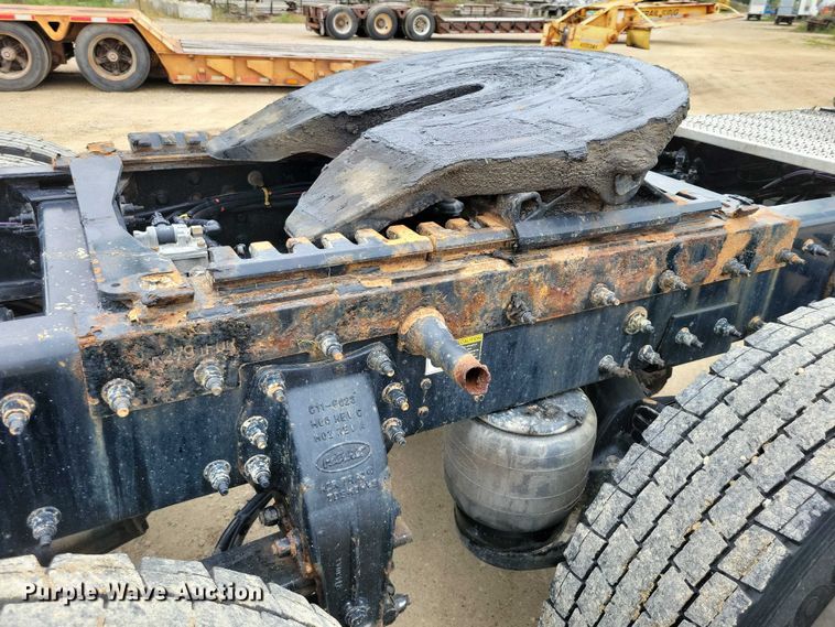 image for item DZ6623 2018 Peterbilt  567 semi truck