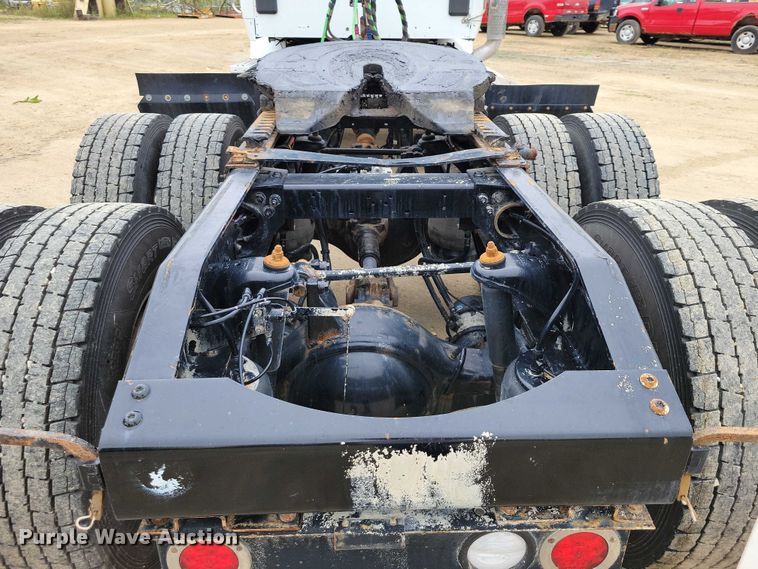 image for item DZ6623 2018 Peterbilt  567 semi truck