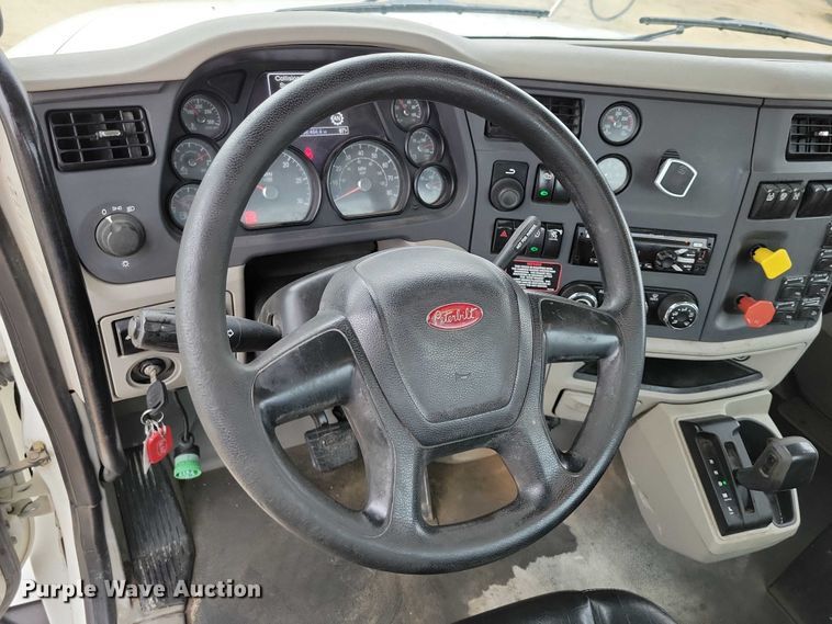 image for item DZ6623 2018 Peterbilt  567 semi truck