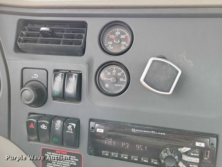 image for item DZ6623 2018 Peterbilt  567 semi truck