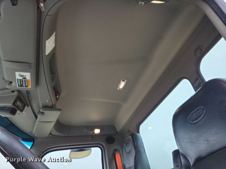 image for item DZ6623 2018 Peterbilt  567 semi truck