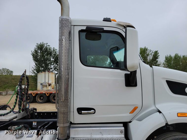 image for item DZ6623 2018 Peterbilt  567 semi truck