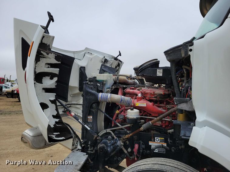 image for item DZ6623 2018 Peterbilt  567 semi truck