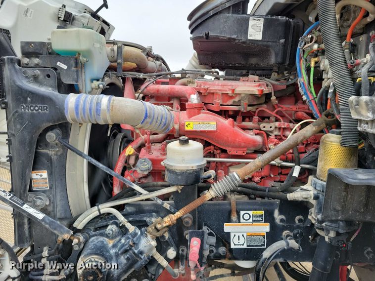 image for item DZ6623 2018 Peterbilt  567 semi truck