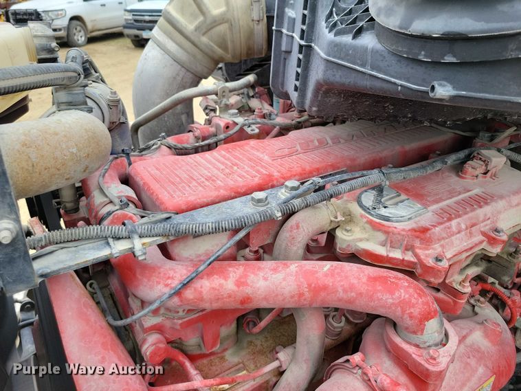 image for item DZ6623 2018 Peterbilt  567 semi truck