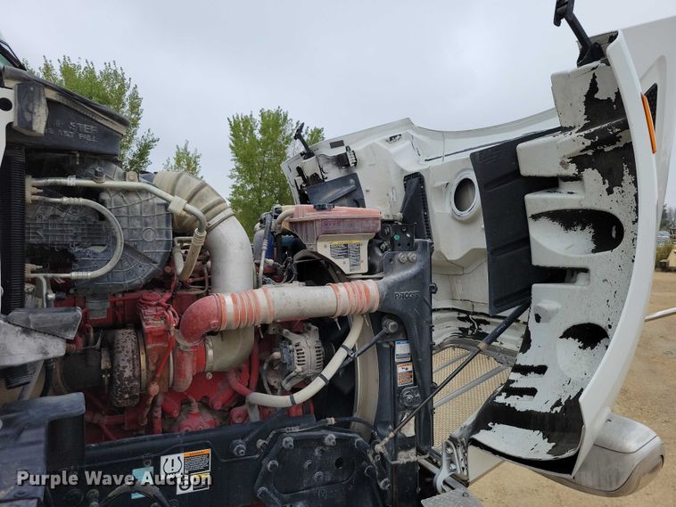 image for item DZ6623 2018 Peterbilt  567 semi truck