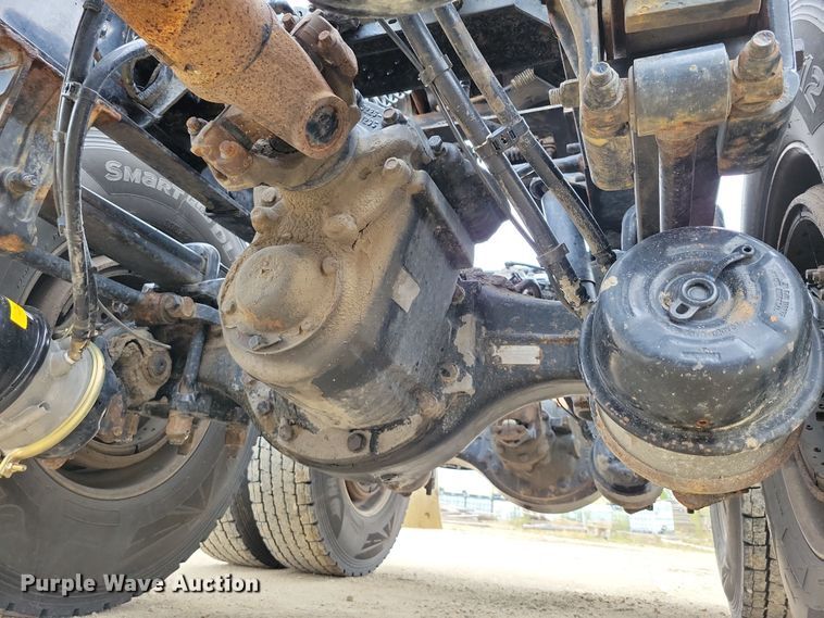 image for item DZ6623 2018 Peterbilt  567 semi truck