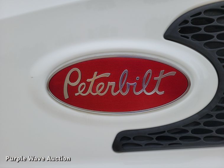 image for item DZ6623 2018 Peterbilt  567 semi truck