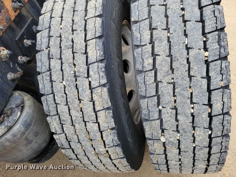 image for item DZ6623 2018 Peterbilt  567 semi truck