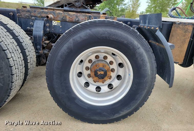 image for item DZ6623 2018 Peterbilt  567 semi truck