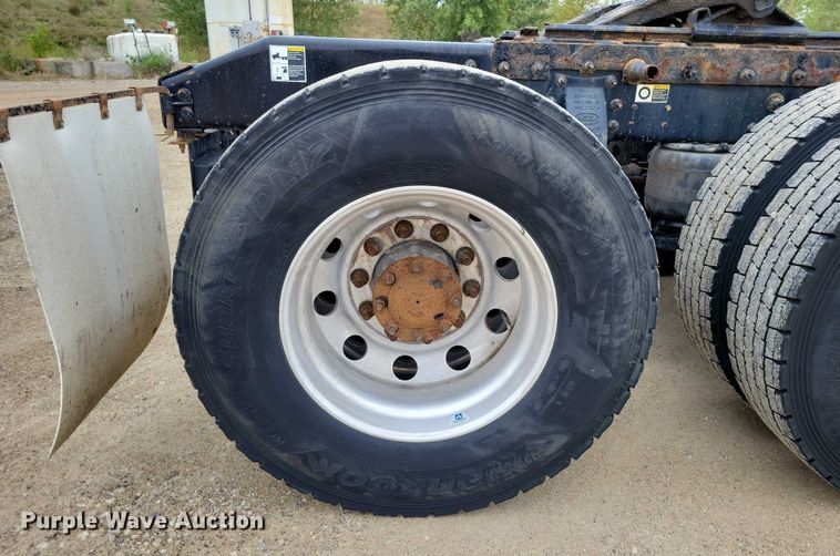 image for item DZ6623 2018 Peterbilt  567 semi truck