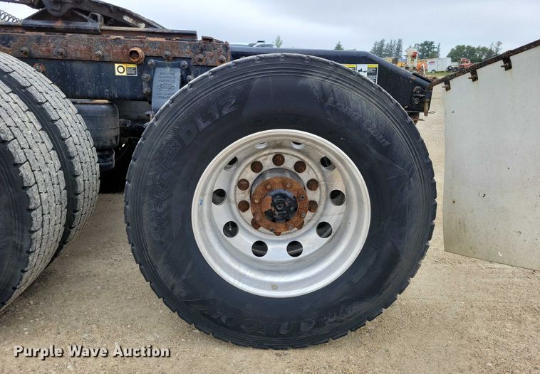 image for item DZ6623 2018 Peterbilt  567 semi truck