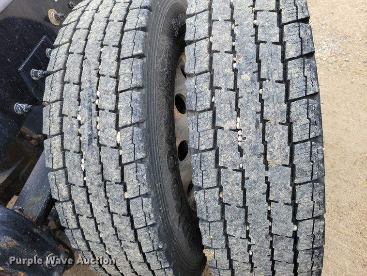 image for item DZ6623 2018 Peterbilt  567 semi truck