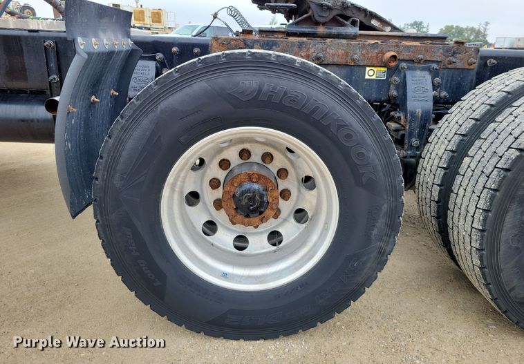 image for item DZ6623 2018 Peterbilt  567 semi truck