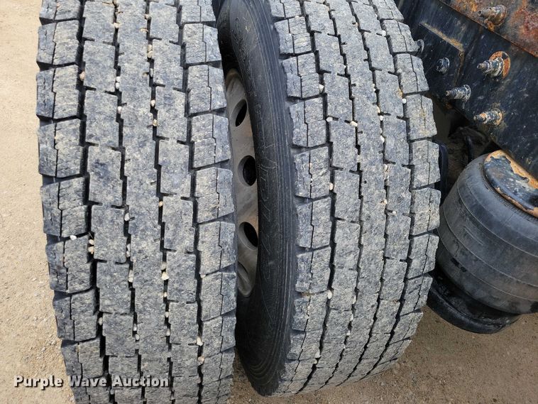 image for item DZ6623 2018 Peterbilt  567 semi truck