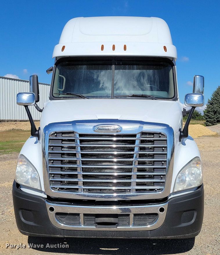 CAMIóN CAMAROTE 2015 FREIGHTLINER