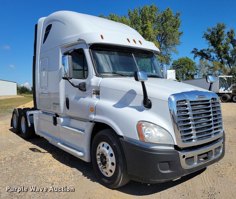 CAMIóN CAMAROTE 2015 FREIGHTLINER