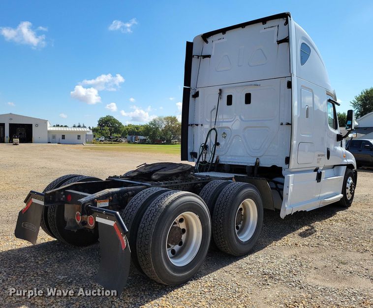 CAMIóN CAMAROTE 2015 FREIGHTLINER