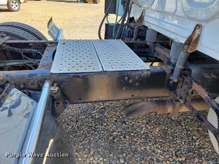 image for item DZ6639 2015 Freightliner  Cascadia  semi truck