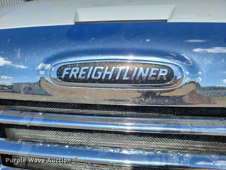 image for item DZ6639 2015 Freightliner  Cascadia  semi truck