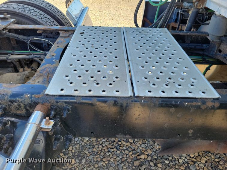 image for item DZ6639 2015 Freightliner  Cascadia  semi truck