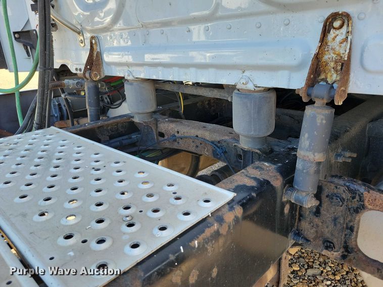 image for item DZ6639 2015 Freightliner  Cascadia  semi truck