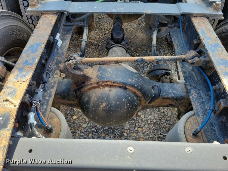 image for item DZ6639 2015 Freightliner  Cascadia  semi truck