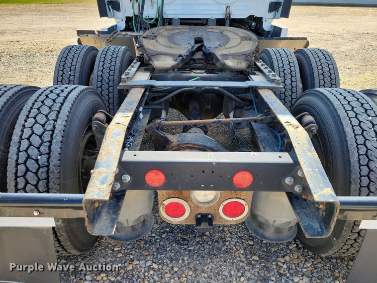 image for item DZ6639 2015 Freightliner  Cascadia  semi truck