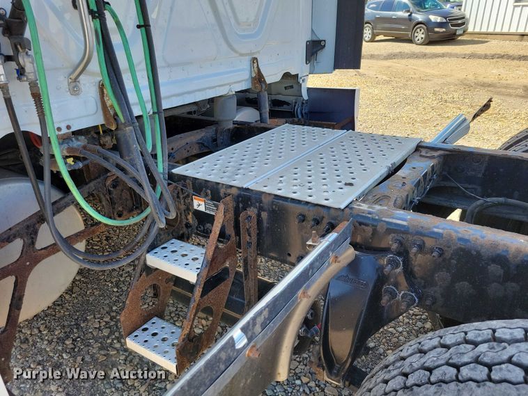 image for item DZ6639 2015 Freightliner  Cascadia  semi truck