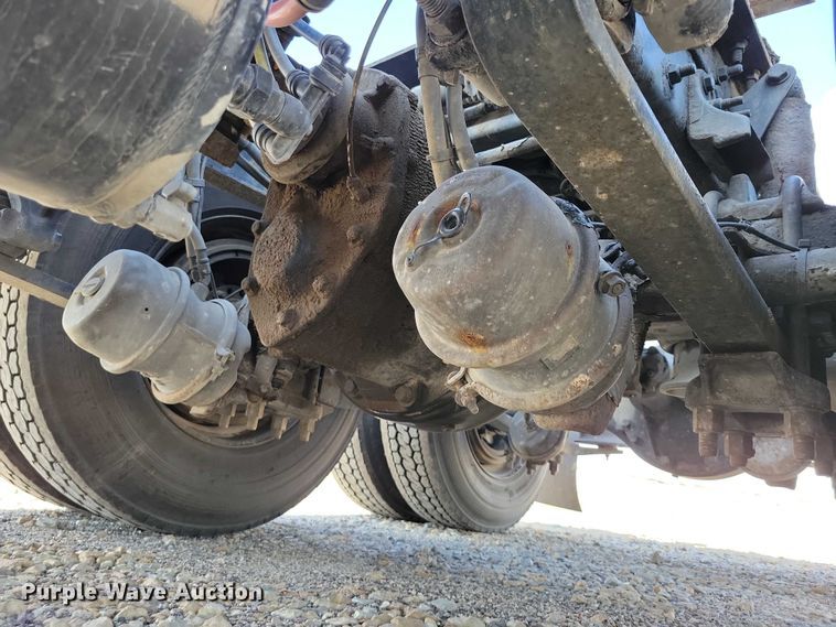 image for item DZ6639 2015 Freightliner  Cascadia  semi truck