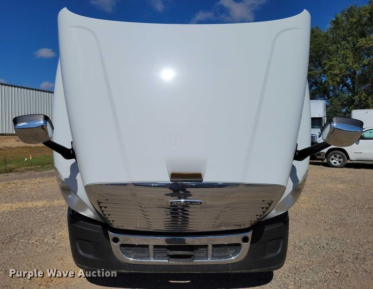 image for item DZ6639 2015 Freightliner  Cascadia  semi truck