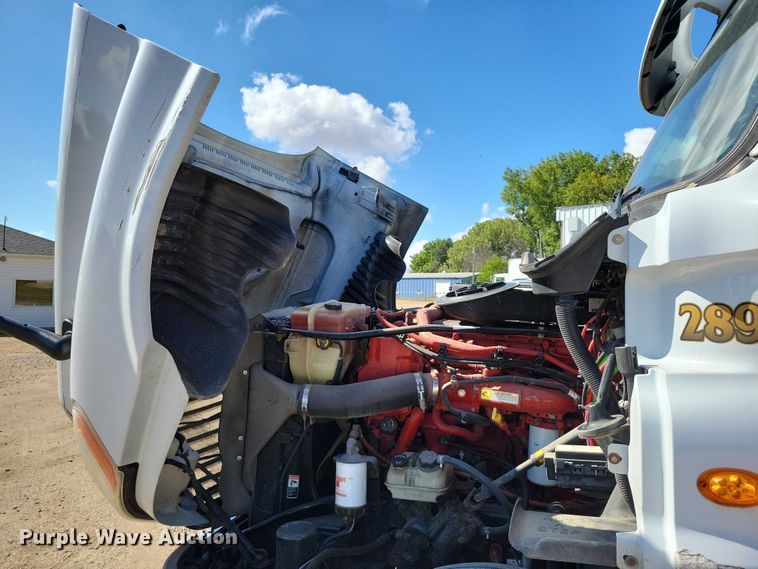 image for item DZ6639 2015 Freightliner  Cascadia  semi truck