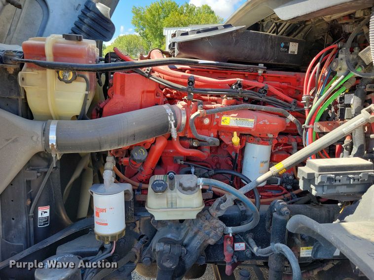 image for item DZ6639 2015 Freightliner  Cascadia  semi truck