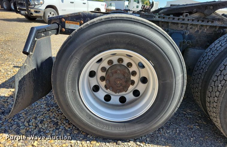 image for item DZ6639 2015 Freightliner  Cascadia  semi truck