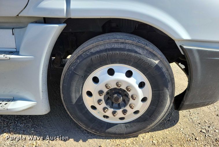 image for item DZ6639 2015 Freightliner  Cascadia  semi truck