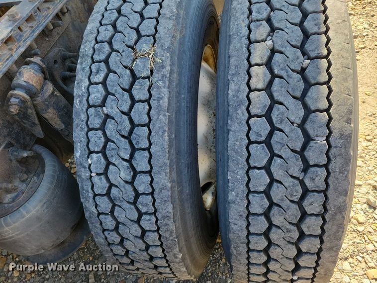 image for item DZ6639 2015 Freightliner  Cascadia  semi truck