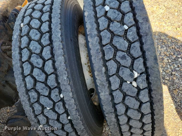 image for item DZ6639 2015 Freightliner  Cascadia  semi truck