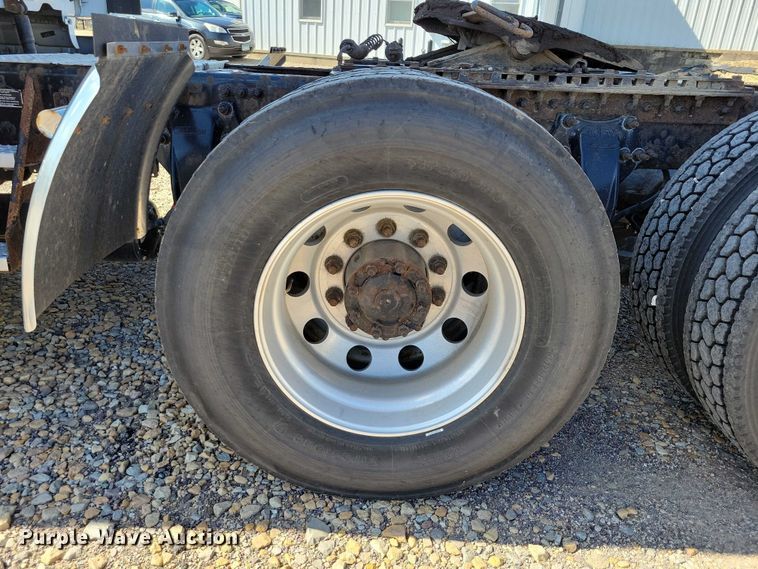 image for item DZ6639 2015 Freightliner  Cascadia  semi truck